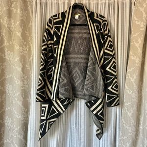 Gianni Bini Black Tan patterned open knit sweater